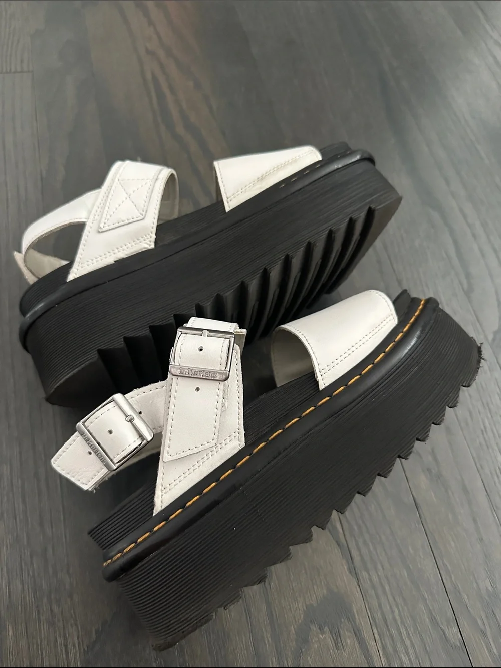 DR. MARTENS WOMEN'S VOSS LEATHER STRAP PLATFORM SANDAL